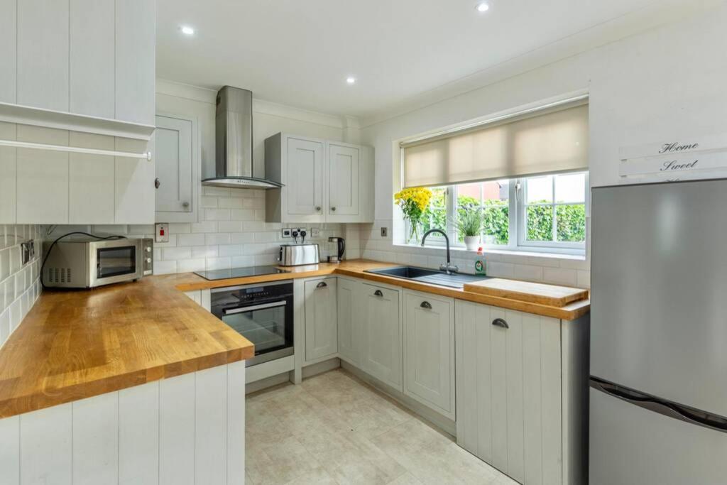 A Cheerful Three Bedroom House In Leafy Lytham Lytham St Annes Kültér fotó